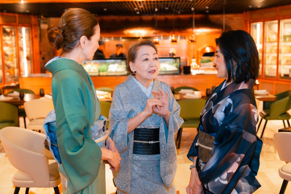 Group kimono
